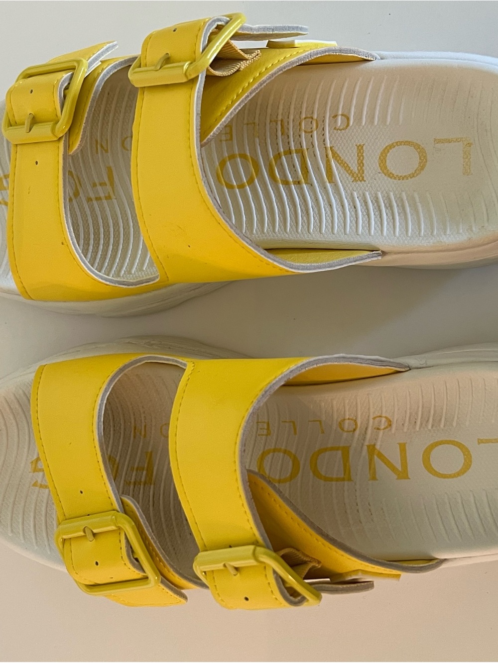 Women’s LONDON FOG Yellow Double-Buckle Adjustable Slide Sandals Size 7